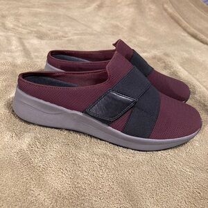 NIB Easy Spirit Velcro Clogs Size 8.5W